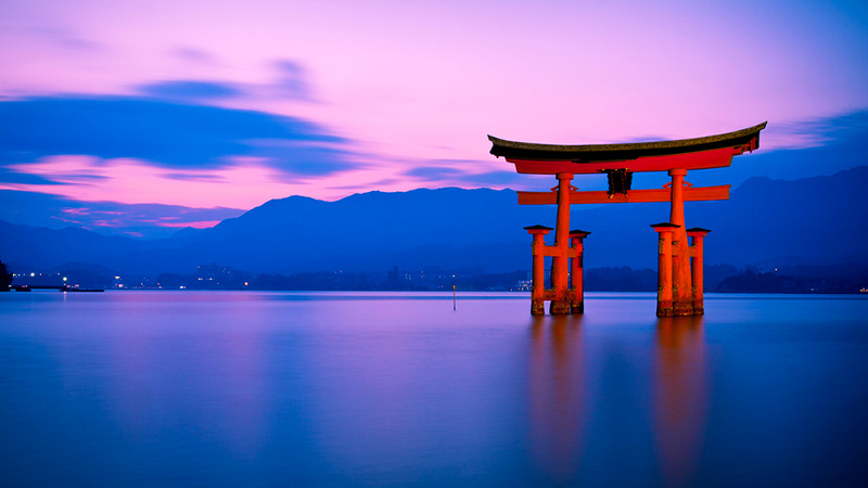 Cổng Torii, được xem như là một biểu tượng văn hóa truyền thống của Nhật Bản