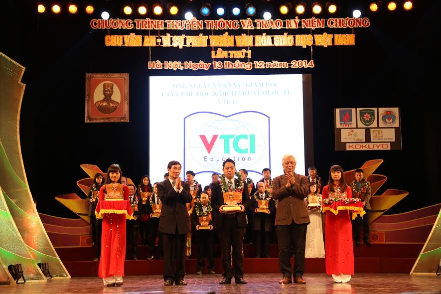 Du học VTC1 nhận giải thưởng vì sự phát triển giao dục Việt Nam 2014 Du học VTC1 nhận giải thưởng vì sự phát triển giao dục Việt Nam 2014