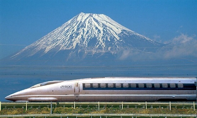 Du học Nhật Bản - Trải nghiệm tàu siêu tốc Shinkansen Du học Nhật Bản - Trải nghiệm tàu siêu tốc Shinkansen