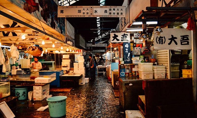 Du học Nhật Bản - Trải nghiệm khu chợ cá Tsukiji Du học Nhật Bản - Trải nghiệm khu chợ cá Tsukiji