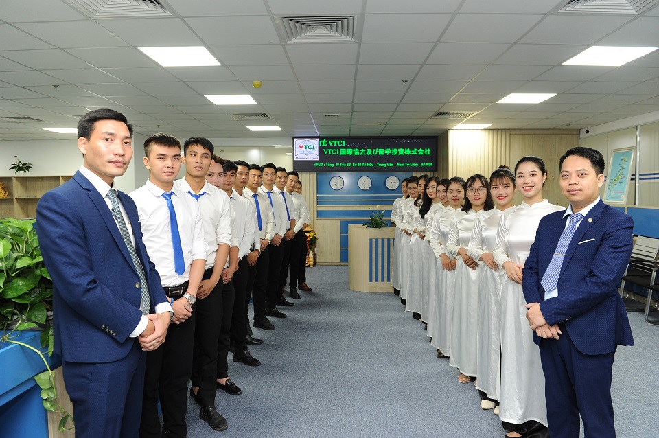 Tập thể cán bộ, nhân viên công ty